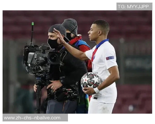 帽子戏法足球的魅力与技巧解析如何在比赛中实现精彩逆转